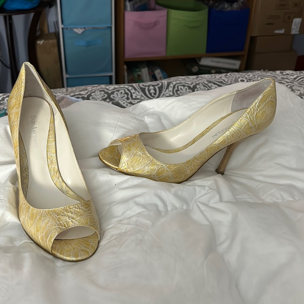 Beautiful medium beige worn once for wedding